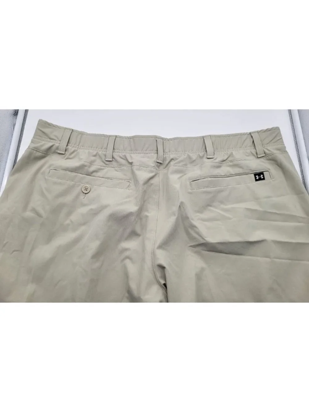 Under Armour UA Drive Mens SZ 44 Khaki Golf Shorts Flat Front Athleisure Stretch